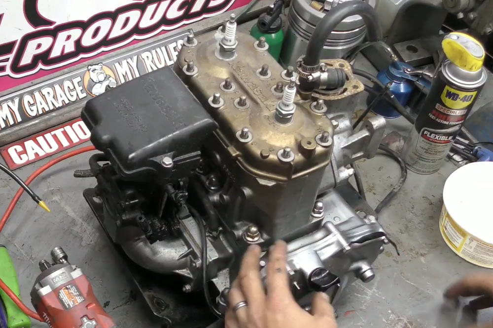 Article Kawasaki 650 sx / X2 / SC / Ts engine disassembly / Teardown